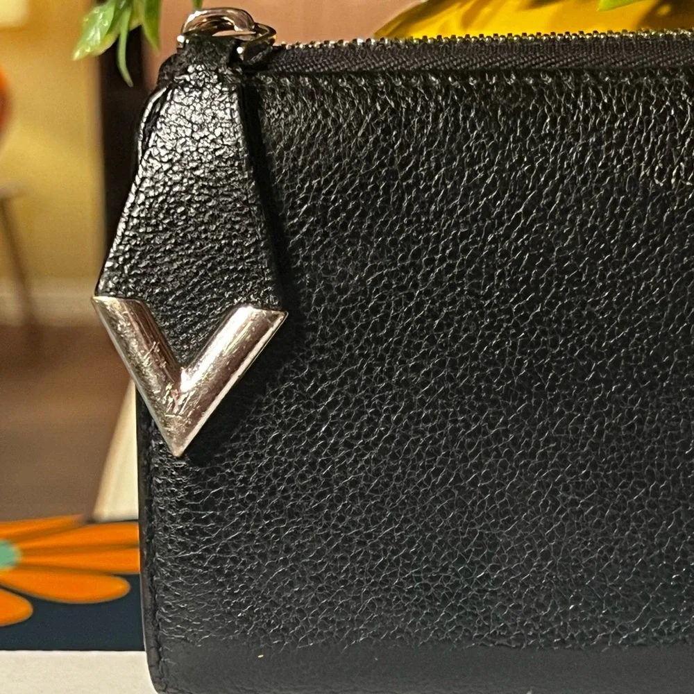 LOUIS VUITTON Portefeuille
Comet Long Wallet (BLACK) - Picture 3 of 16